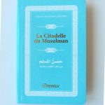 La Citadelle du Musulman - Hisnul Muslim - Rappels et Invocations du Livre et de la Sunna - arabe/français/phonétique - Couleur bleu ciel - Cheikh Sa'îd Ibn 'Alî Ibn Wahf Al-Qahtânî