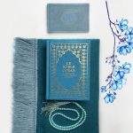 Coffret cadeau bleu “Azur” – Tapis, Coran bleu, Citadelle, Chapelet